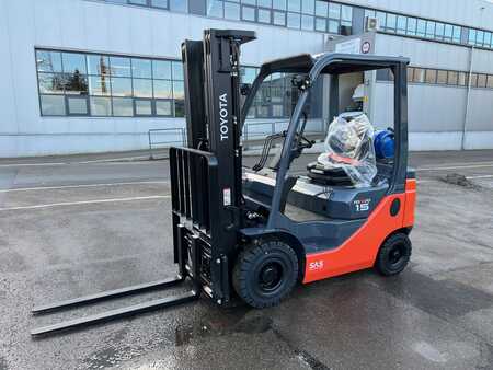 Propane Forklifts 2022  Toyota 02-8FGF15 (2) 