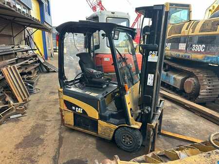 Elettrico 4 ruote  CAT Lift Trucks EP 16 NT broken charger (2) 