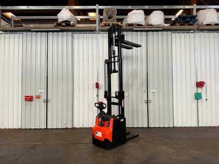 Pallet Stackers 2018  Toyota SWE160L (3) 
