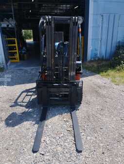 LPG Forklifts 2005  Nissan PD01A18PQ (2)