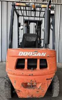 Chariots élévateurs diesel 2011  Doosan Chariot élévateur 2t diesel DOOSAN (3)