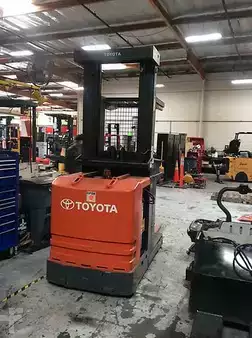 Order Picker 2008  Toyota 7BPUE15 (2)