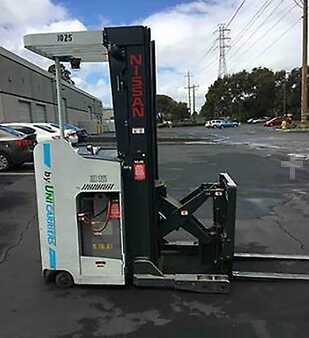 Reach Trucks 2017  Nissan SRX35N (1)
