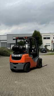 LPG Forklifts 2021  Toyota 06-8FG30F (1)