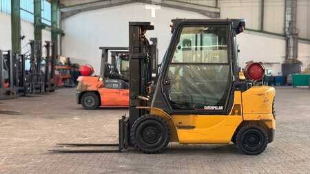 Propane Forklifts 2005  CAT Lift Trucks GP25K (1)