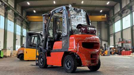 Wózki gazowe 2008  Nissan U1D2A25LQ (1)