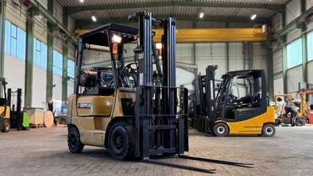 Chariots élévateurs GPL 2000  CAT Lift Trucks GP15K (2)