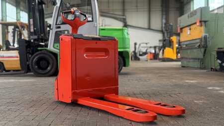 Niederhubwagen 2013  Linde T16 (1)