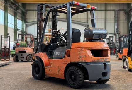 Treibgasstapler 2003  Toyota 42-7FGF25 (1)