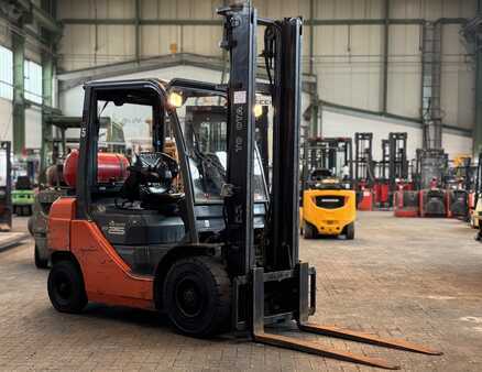 Treibgasstapler 2009  Toyota 02-8FGF25 (2)
