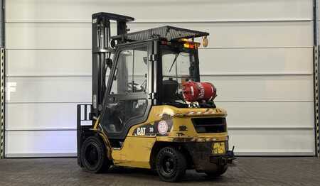 Empilhador a gás 2016 CAT Lift Trucks GP30NT (1)