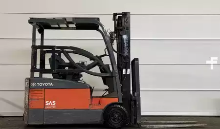 Chariots électriques à 3 roues 2003  Toyota 7FBEF16 (2)