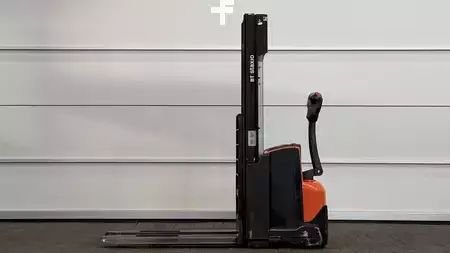 Stacker pedestre 2015  BT SWE120 (1)