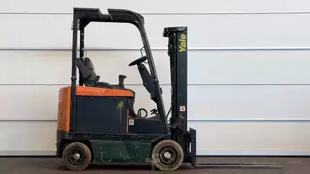 Chariots électriques à 3 roues 2006  Yale ERP16AAF (2)