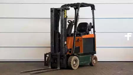 Chariots électriques à 3 roues 2006  Yale ERP16AAF (4)