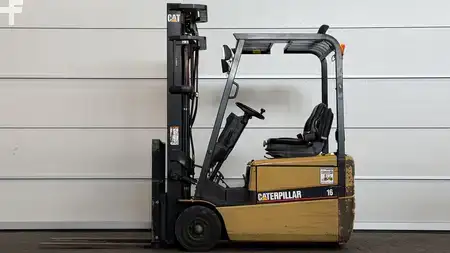 Elektro 3 Rad 2002  CAT Lift Trucks EP16KT (1)