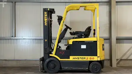 Carrelli elettrici 4 ruote 2008  Hyster E2.50XM-847 (1)