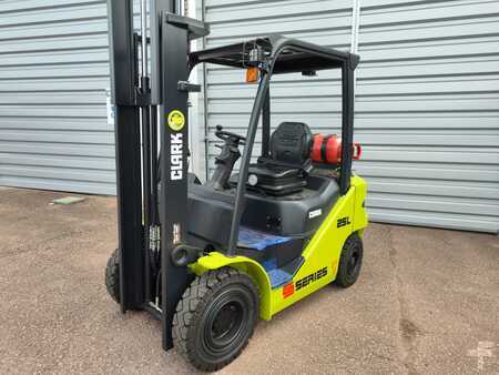 Treibgasstapler 2022 Clark S25L (2)