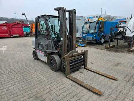 Empilhador diesel 2011  Nissan 30 YG1D2A30Q Stapler Frontstapler drehbare Gabe (1)