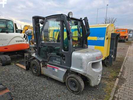 Empilhador diesel 2011  Nissan 30 YG1D2A30Q Stapler Frontstapler drehbare Gabe (17)