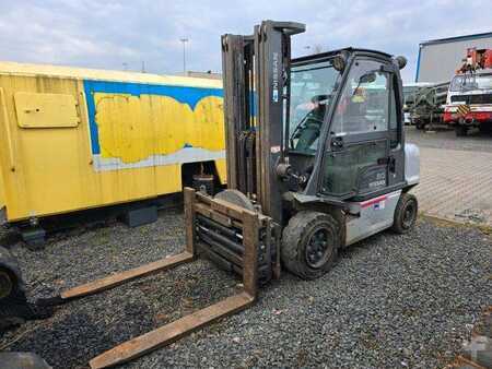 Empilhador diesel 2011  Nissan 30 YG1D2A30Q Stapler Frontstapler drehbare Gabe (18)