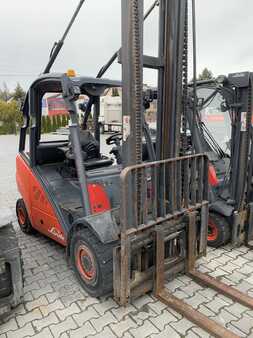 Propane Forklifts 2010  Linde H30T (2) 