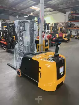 Pallet Stackers 2025 Big Joe CB30-104 (1)