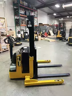 Pallet Stackers 2012 Big Joe PDS 25-106 (10)