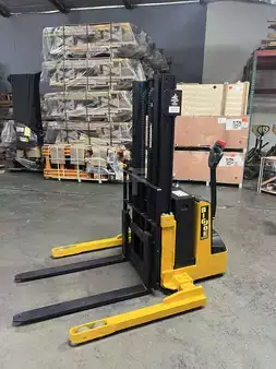 Pallet Stackers 2012 Big Joe PDS 25-106 (2)