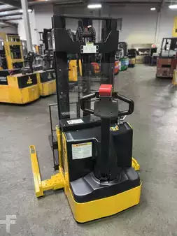 Pallet Stackers 2012 Big Joe PDS 25-106 (3)