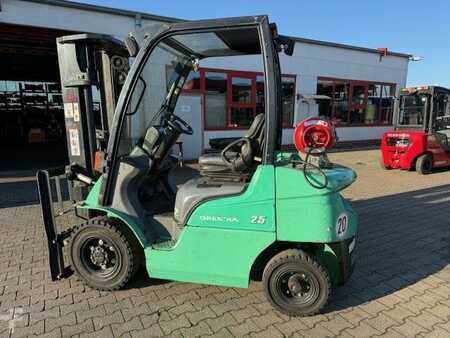 Treibgasstapler 2011 Mitsubishi FG 25 N (1)