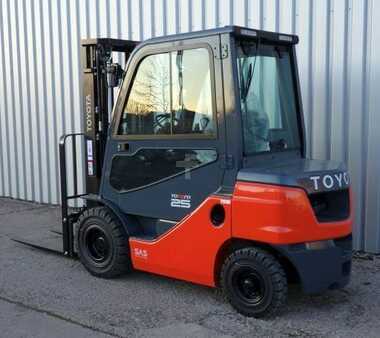 Empilhador diesel 2025  Toyota 8FDF25 (1)