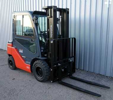 Empilhador diesel 2025  Toyota 8FDF25 (4)