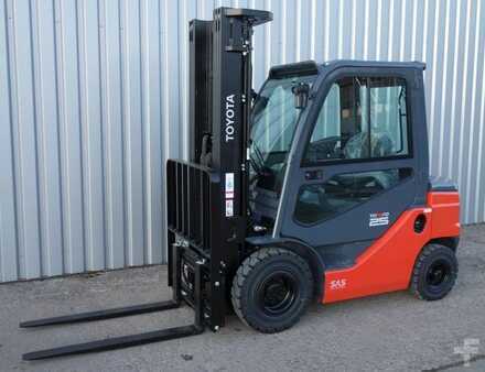 Empilhador diesel 2025 Toyota 8FDF25 (3)