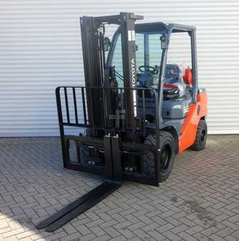 LPG Forklifts 2023  Toyota 8FGF30 (4) 