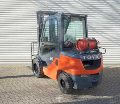 LPG Forklifts 2023  Toyota 8FGF35 (1) 