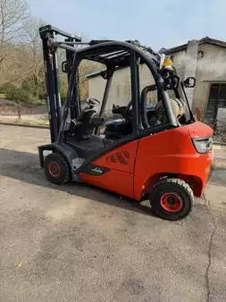 Chariots élévateurs diesel 2015  Linde H25T-02 (1)