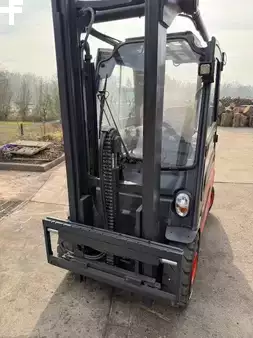 Chariots électriques à 4 roues 2018  Linde E25L-01 (3)