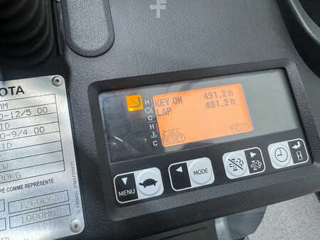 Chariots élévateurs diesel 2022  Toyota DEMO 52-8 FDF 25 DEMO (12)