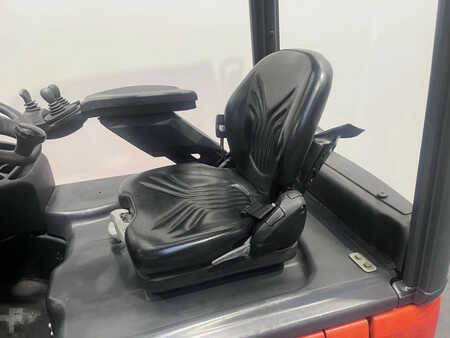 Chariots électriques à 4 roues 2011  Linde E 16 H-01 (4)