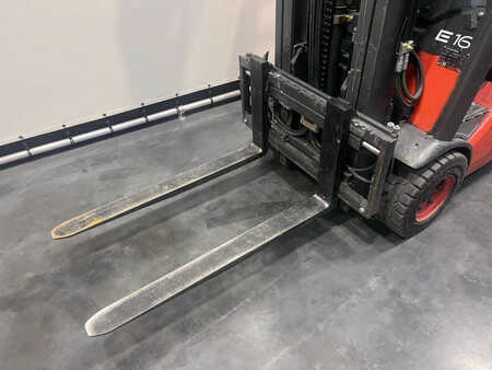 Chariots électriques à 4 roues 2011  Linde E 16 H-01 (8)