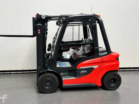 Dízel targoncák 2023  Linde 1202 H 25 D-01 (13)