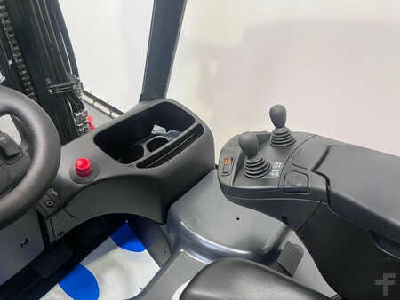 Chariots électriques à 4 roues 2023  Linde 386-02 E 20 L-02 (7)