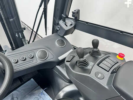 Elektromos 4 kerekű 2024  Linde 1252 E 35 HL-01 (11)