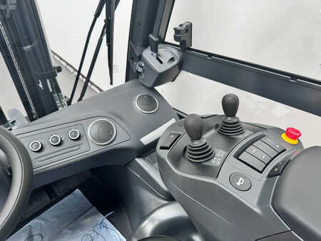 Elektromos 4 kerekű 2024  Linde 1252 E 35 HL-01 (11)