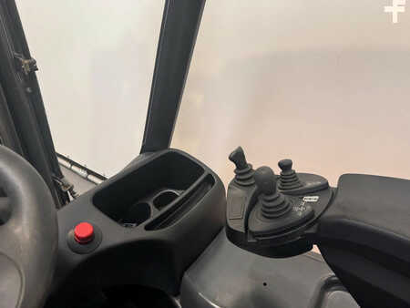 Chariots électriques à 4 roues 2007  Linde 386 E 20 PH-01 (5)