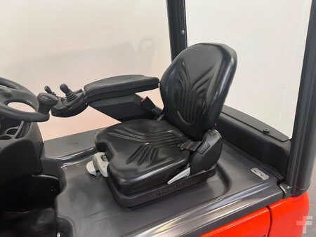 Chariots électriques à 4 roues 2007  Linde 386 E 20 PH-01 (6)