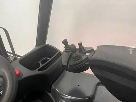 Chariots électriques à 4 roues 2007  Linde 386 E 20 PH-01 (11)