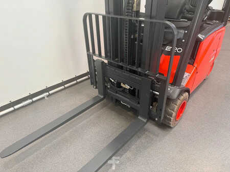 Chariots électriques à 4 roues 2007  Linde 386 E 20 PH-01 (13)