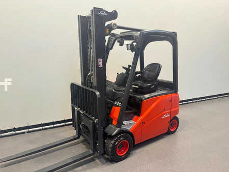 Chariots électriques à 4 roues 2008  Linde 386 E 20 PH-01 (1)